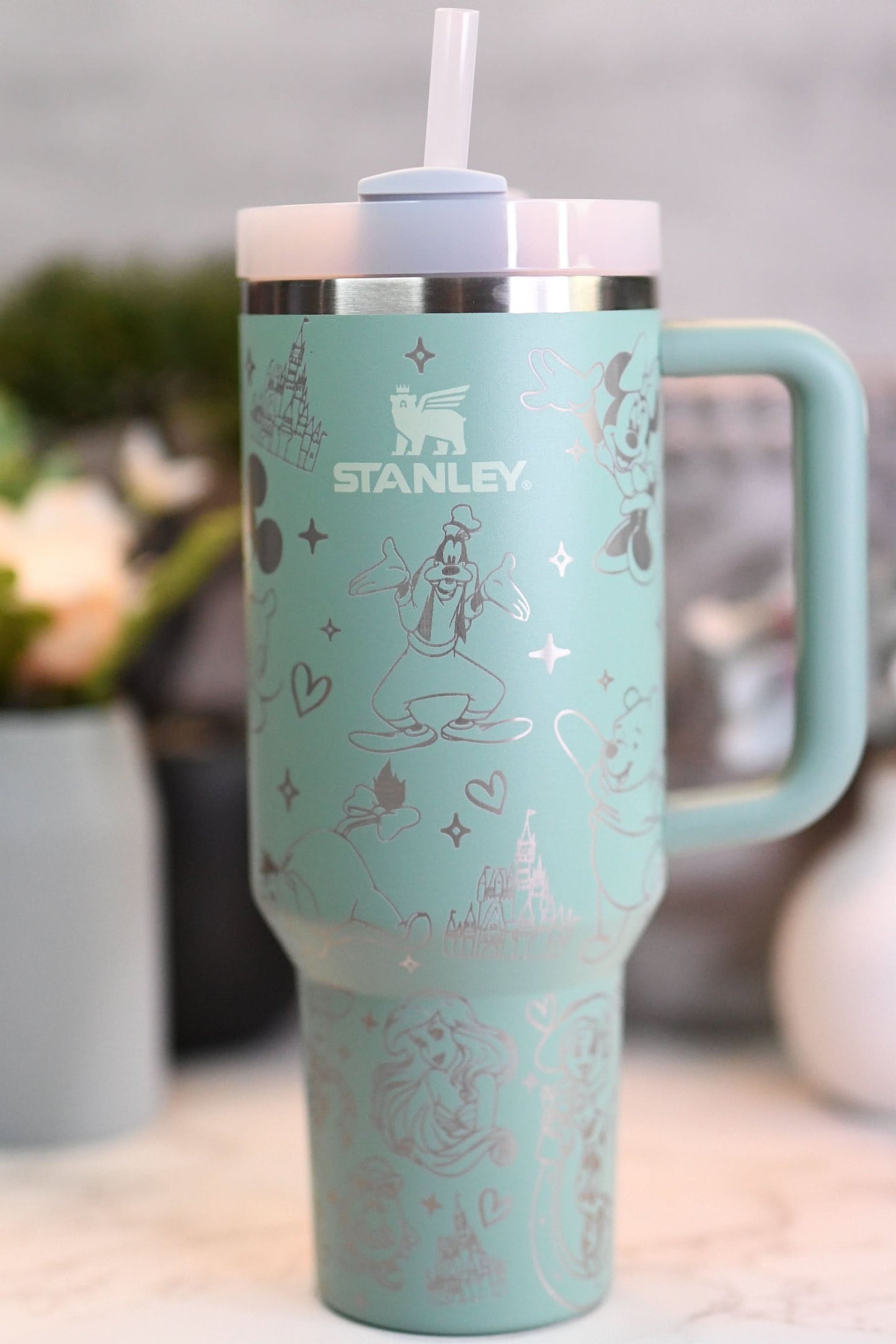 40oz Quencher DN Tumbler - Magical Holiday Characters TZ8