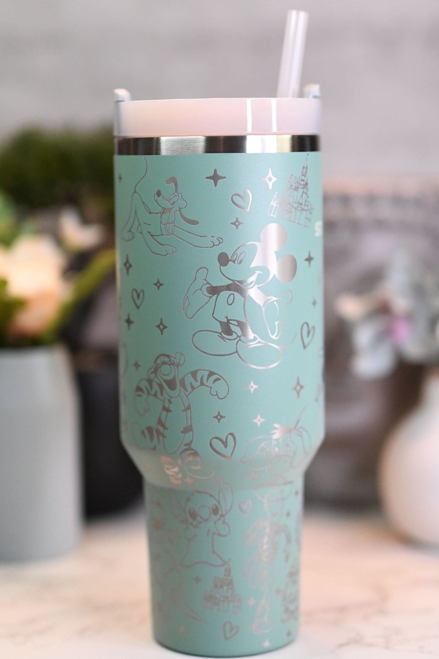 40oz Quencher DN Tumbler - Magical Holiday Characters TZ8